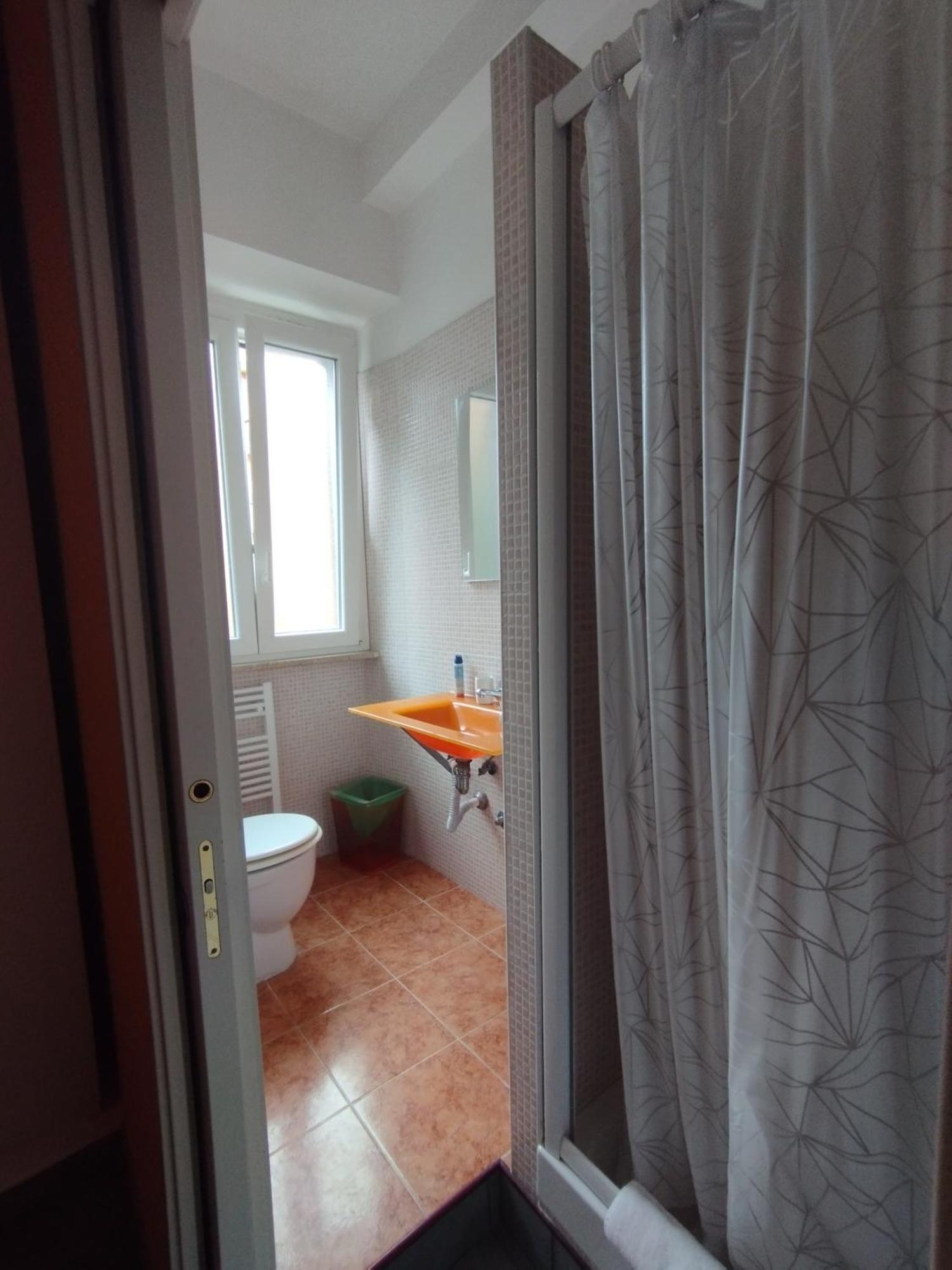 Adriatic Room 50 M Dalla Stazione Ferroviaria Di Ciampino E Dalla Navetta Aeroportuale Екстер'єр фото