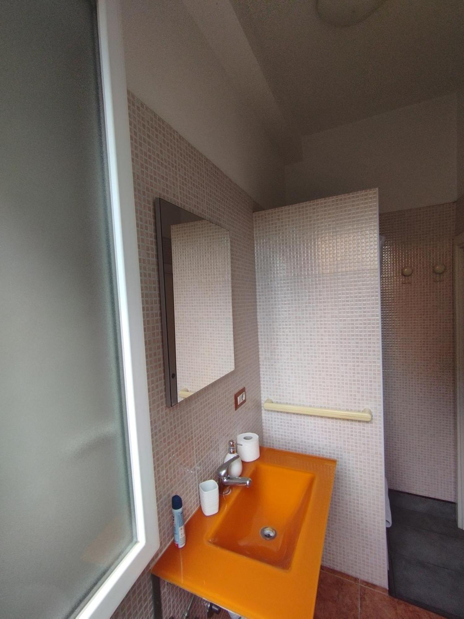 Adriatic Room 50 M Dalla Stazione Ferroviaria Di Ciampino E Dalla Navetta Aeroportuale Екстер'єр фото