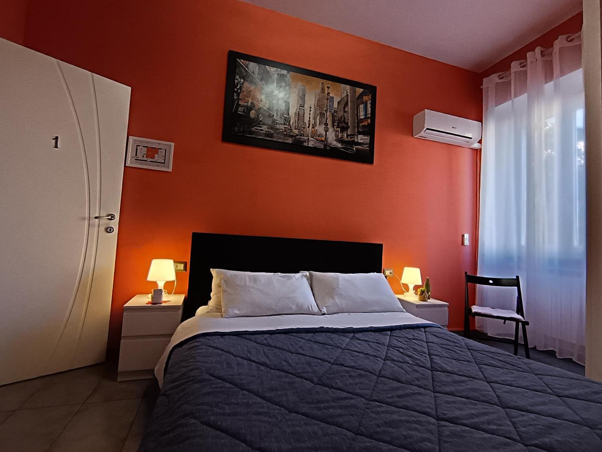 Adriatic Room 50 M Dalla Stazione Ferroviaria Di Ciampino E Dalla Navetta Aeroportuale Екстер'єр фото